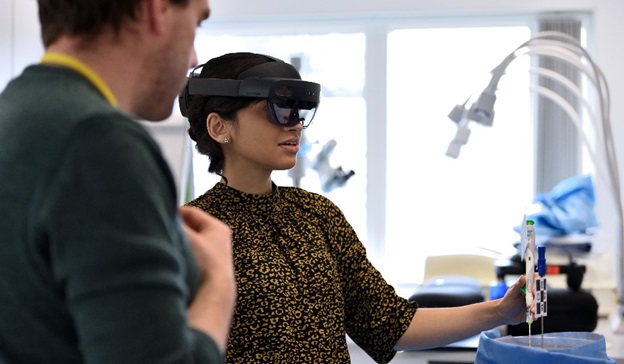 trainee radiologist using mixed reality