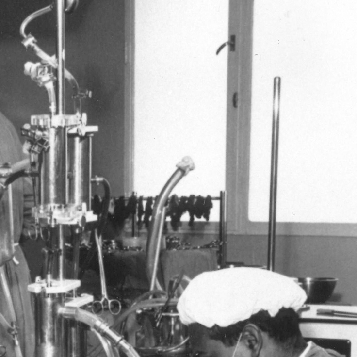 The first heart -lung machine2
